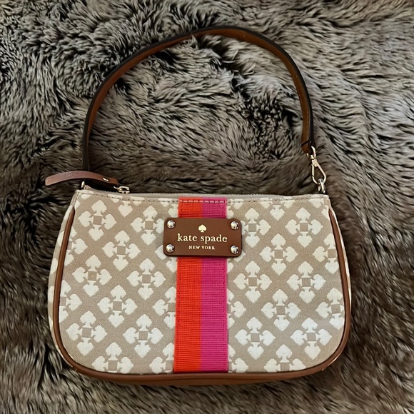kate spade Handbags - Kate Spade - Wristlet Classic Spade Print